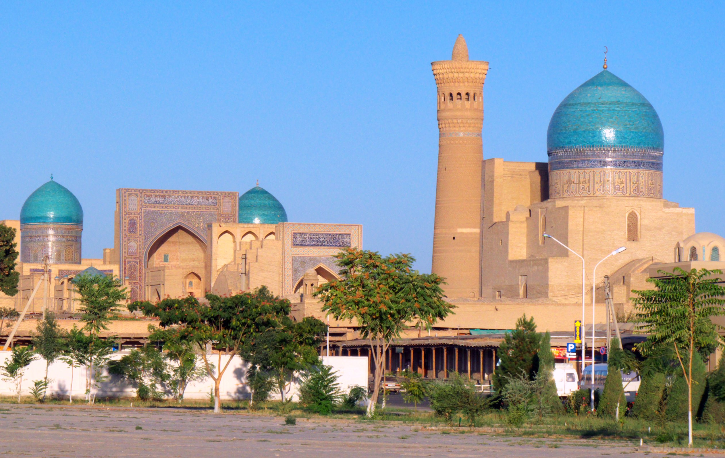 Día 4: Bukhara – Gijduvan – Samarkanda (290 km, 4 horas)